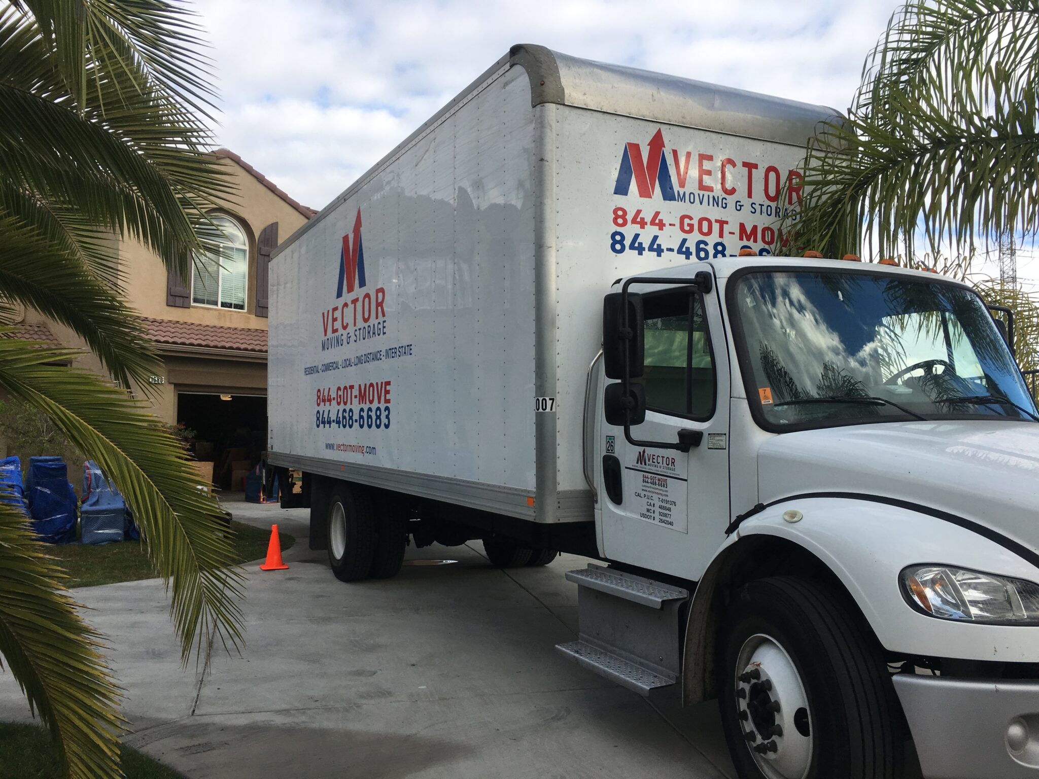 Movers Escondido Vector Moving and Storage. Affordable Pricing.
