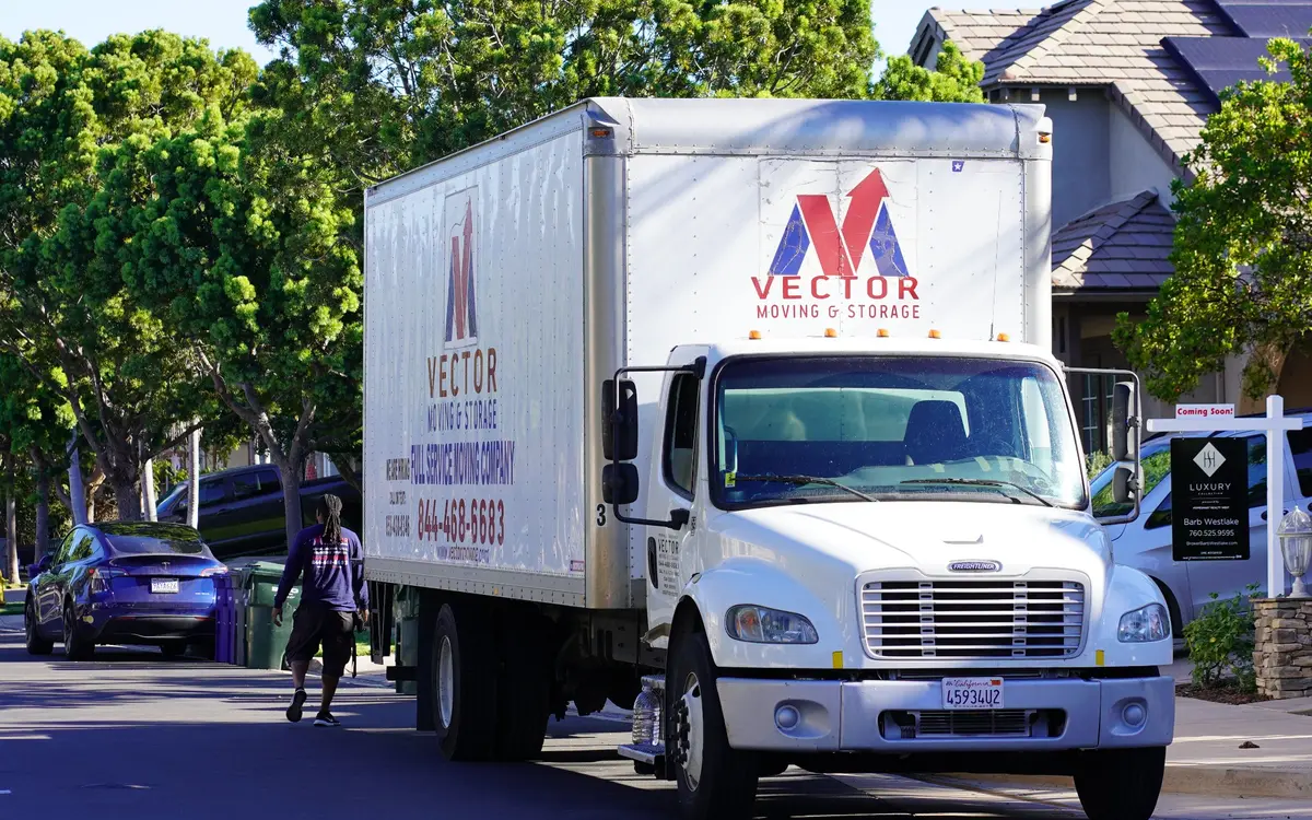 Vector moving truck serving a central San Diego residential neighborhood
