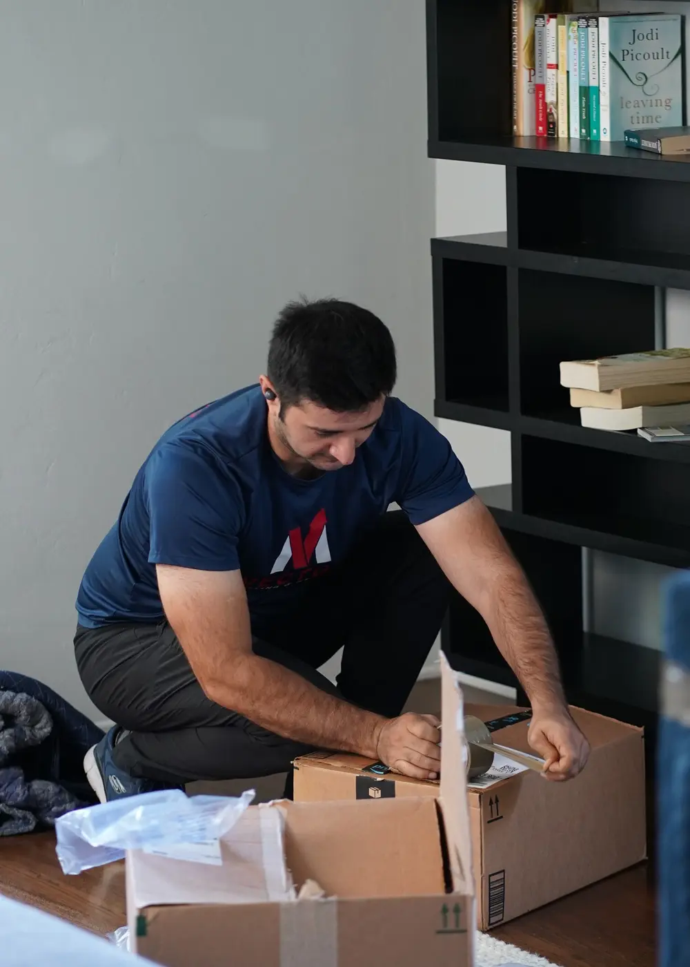 Real Vector mover sealing a household box during professional packing service